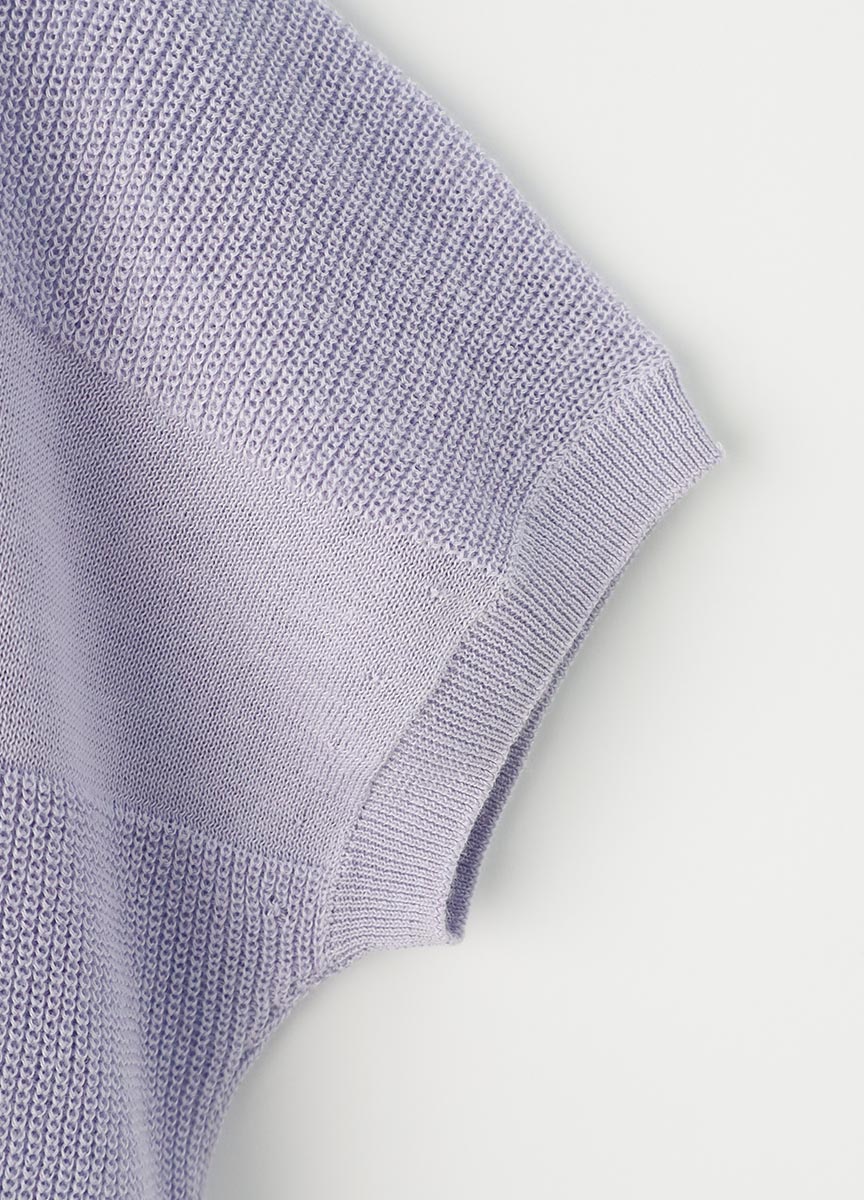 082 3