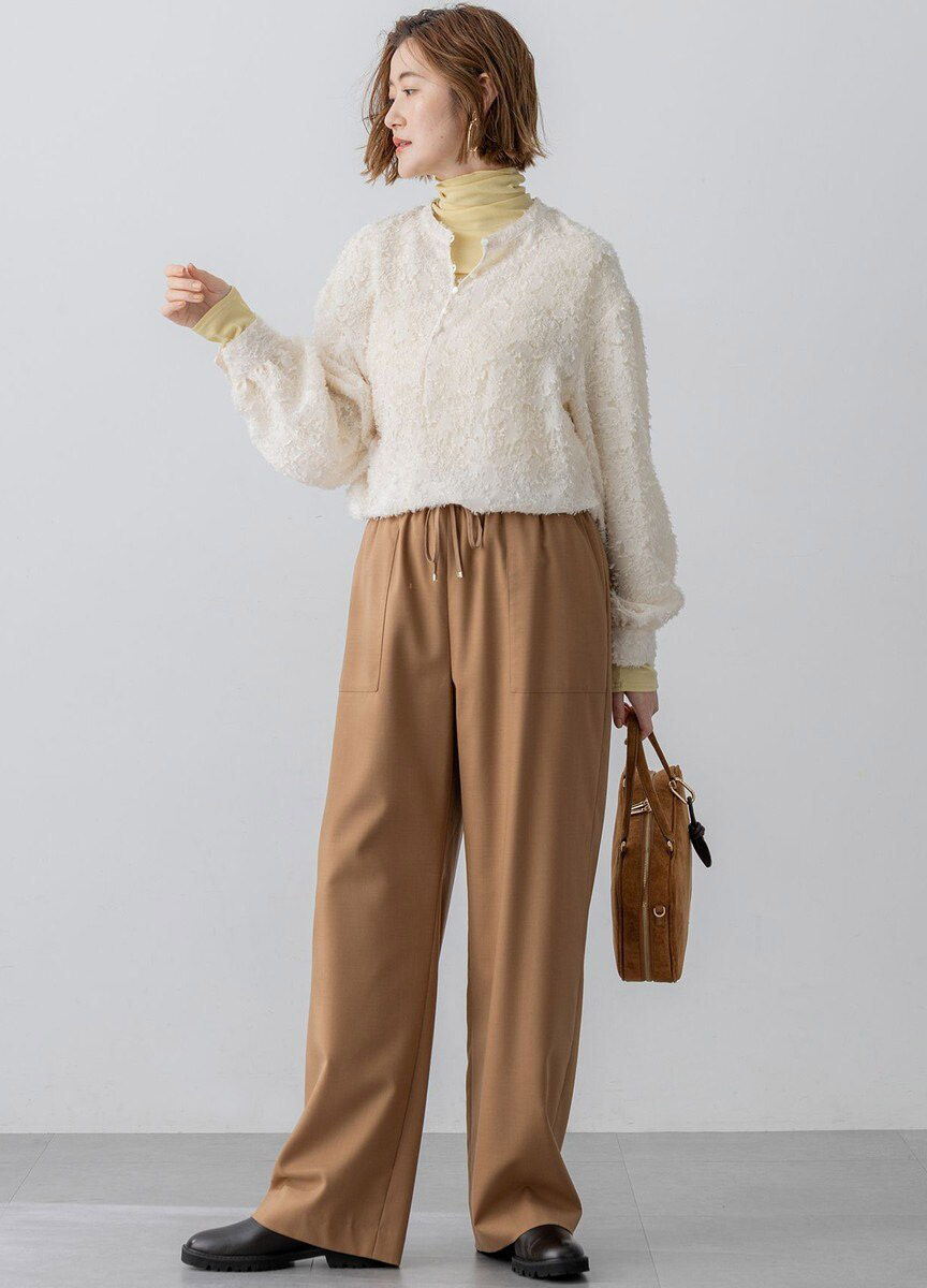 輕透緹花圓領襯衫 