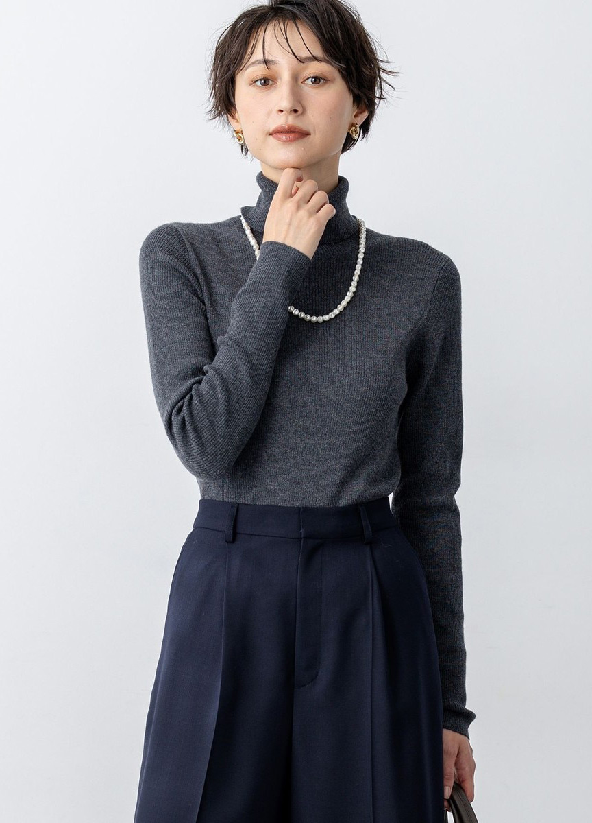 精紡羊毛高領針織衫