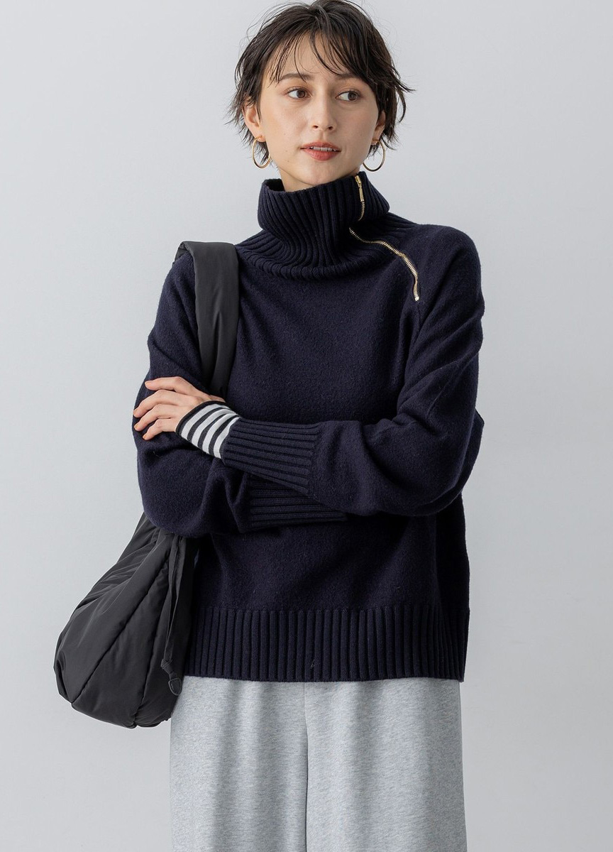 斜開拉鍊高領針織上衣 