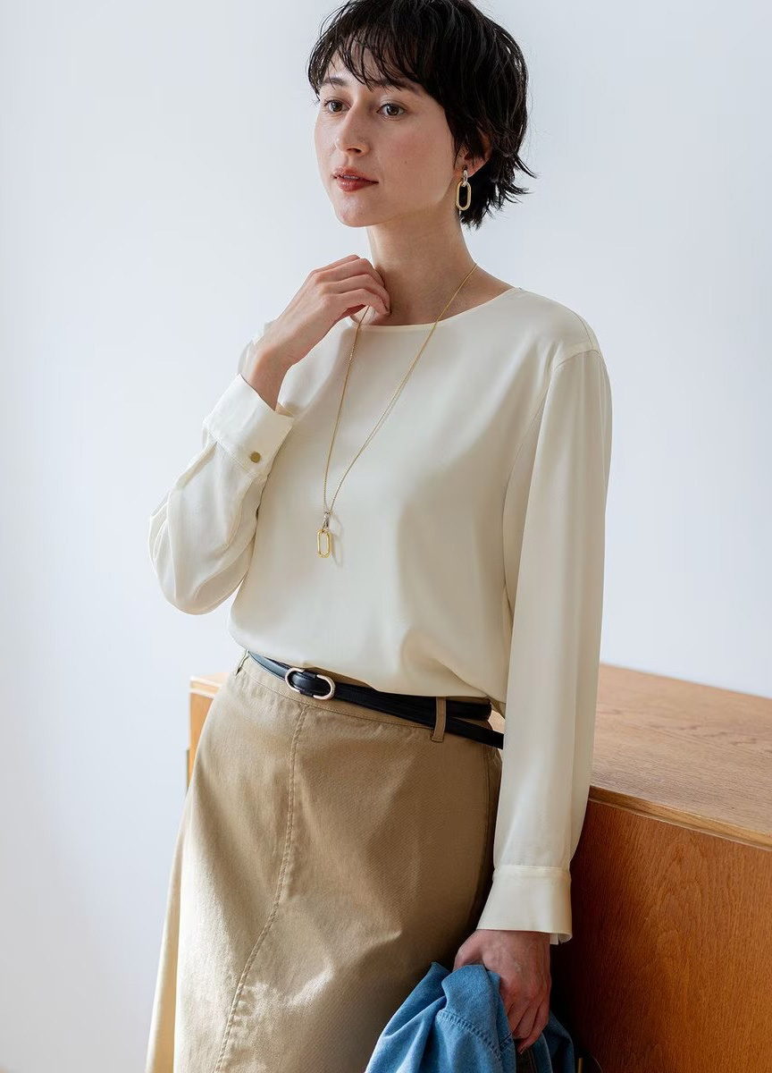 緞面金釦圓領上衣