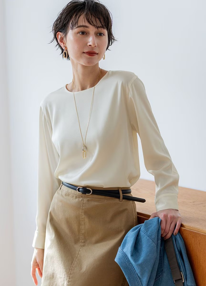 緞面金釦圓領上衣