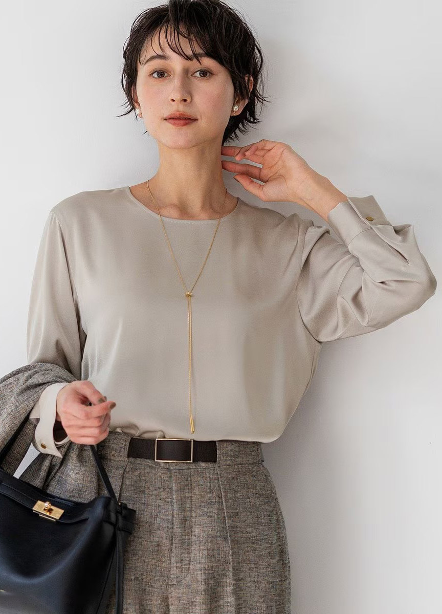 緞面金釦圓領上衣