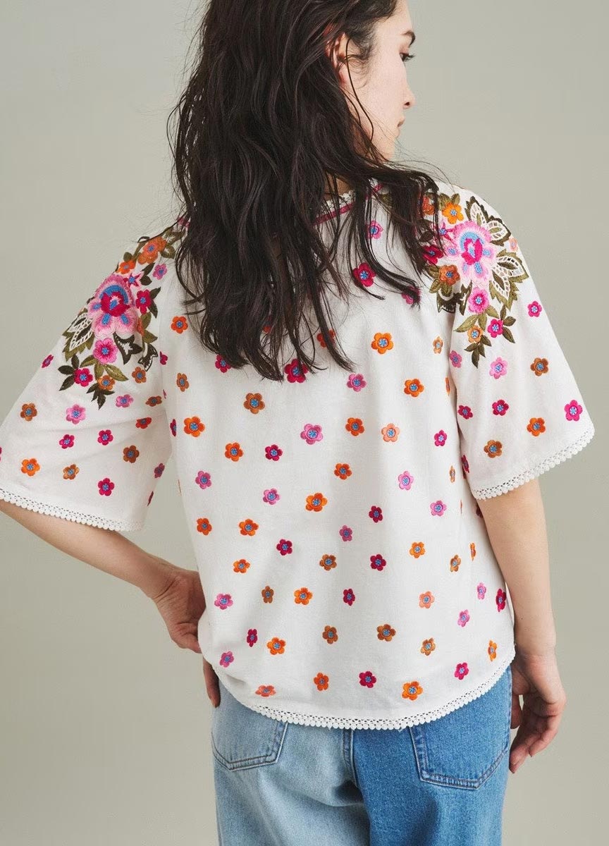 繽紛小花刺繡上衣