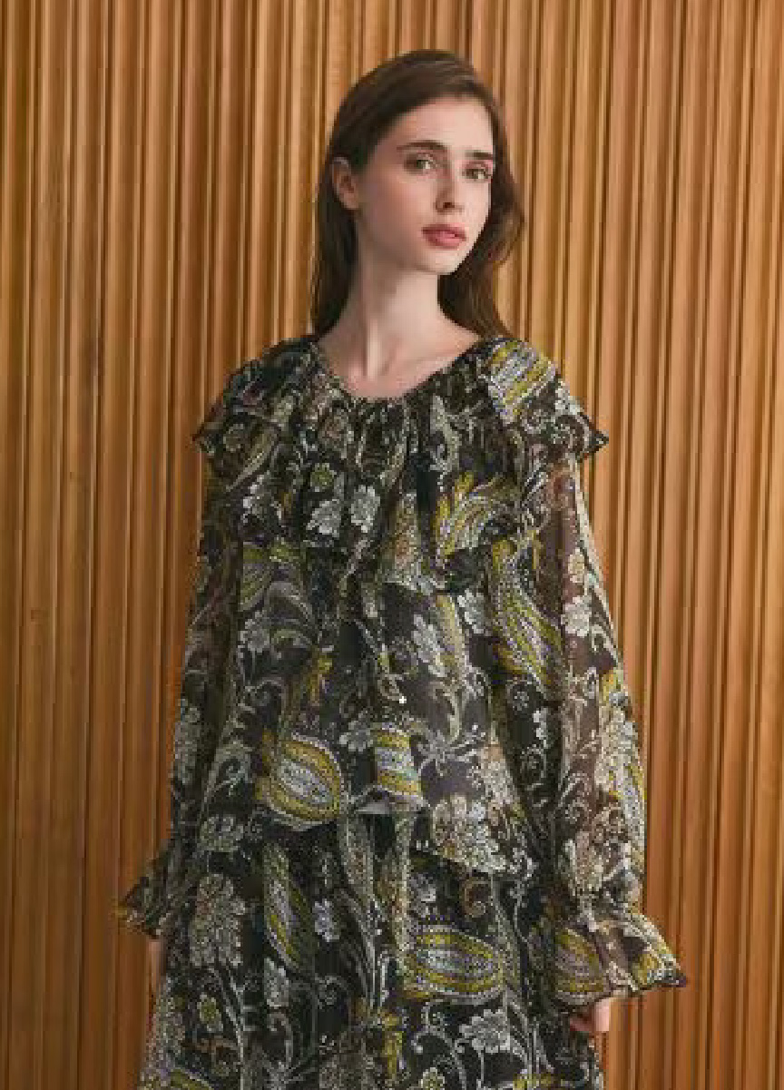 【預購商品】Class 輕薄金蔥變形蟲上衣