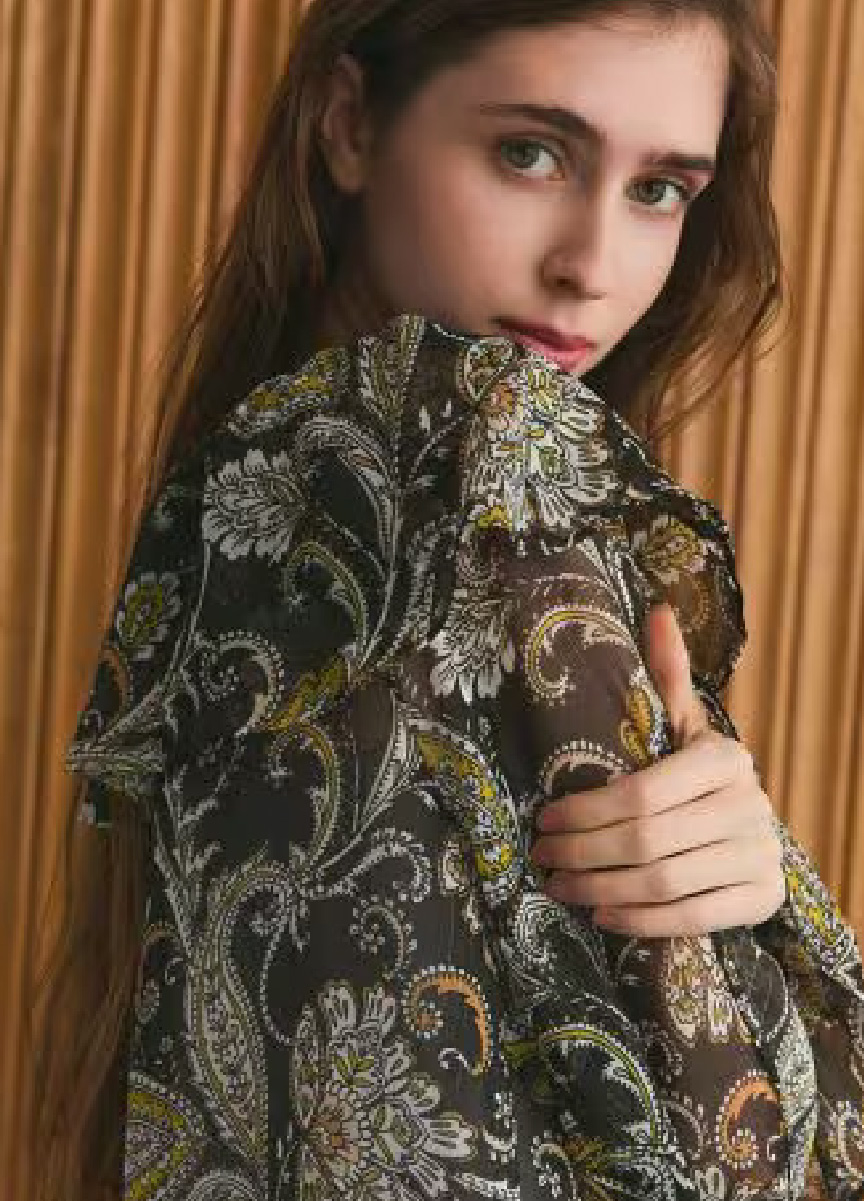 【預購商品】Class 輕薄金蔥變形蟲上衣