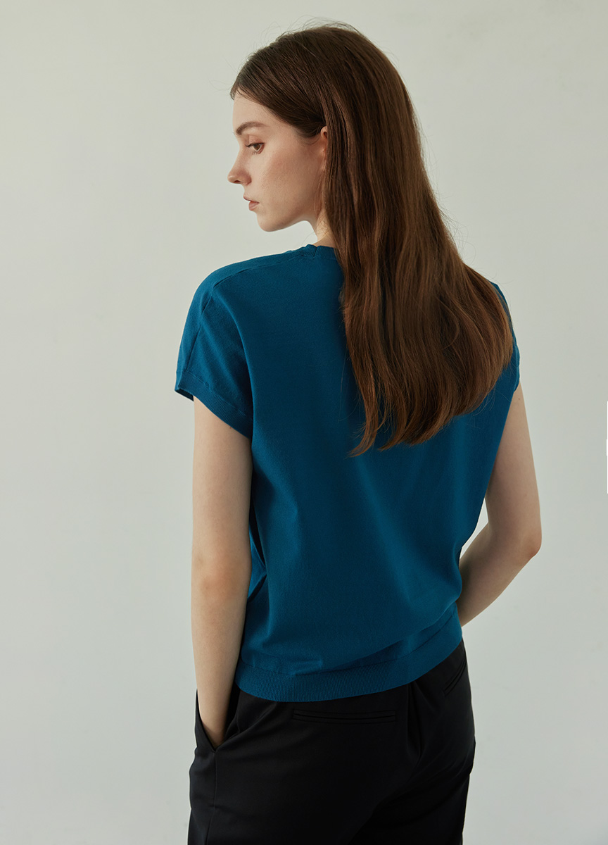 親膚簡約法式袖針織上衣