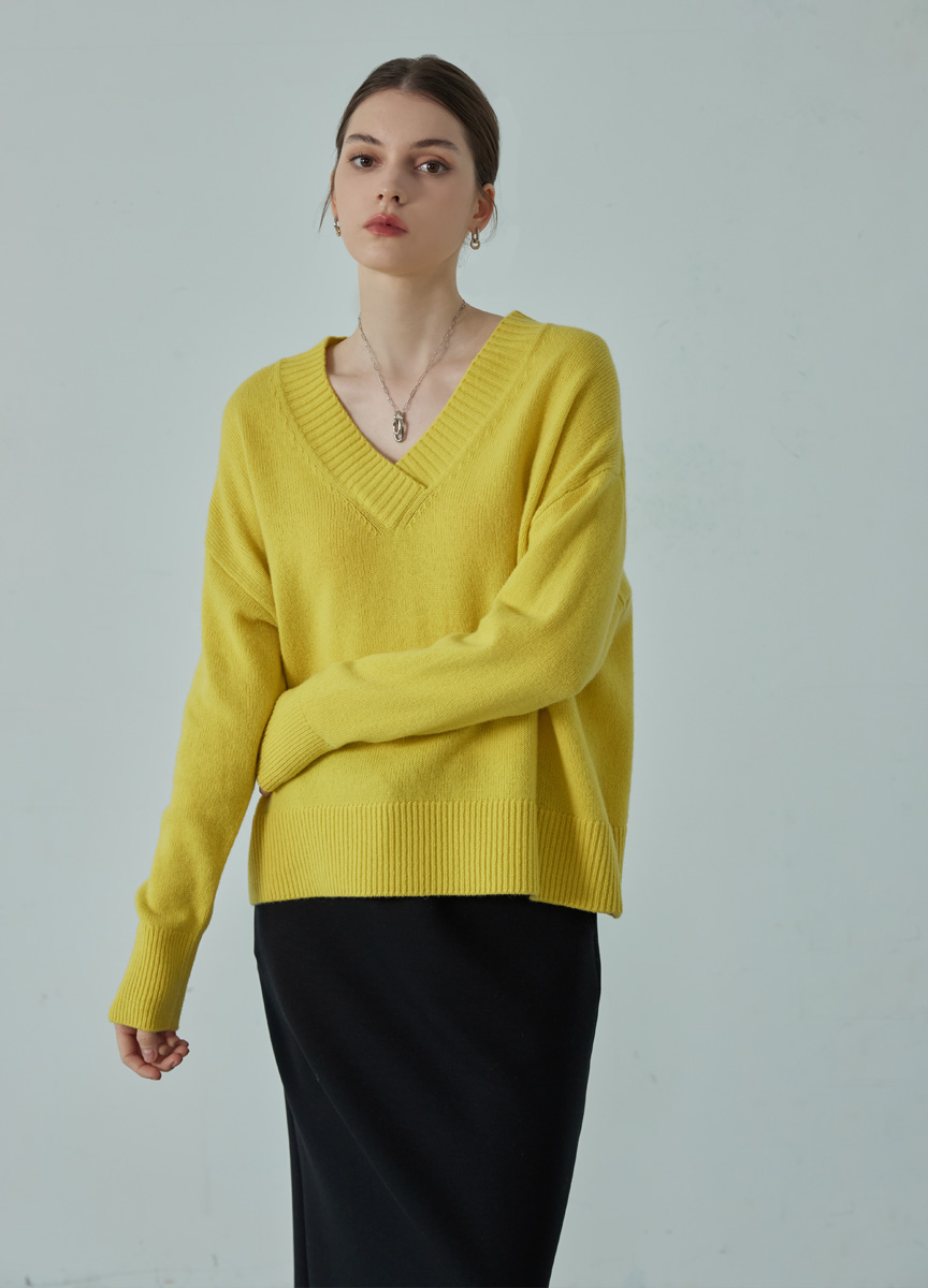 簡約亮彩V領純羊毛針織上衣 